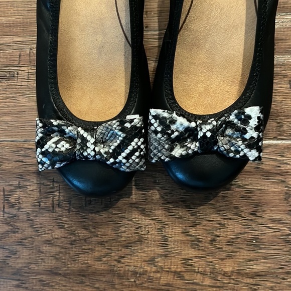 Vionic Spark Zelda Ballet Flats with Faux Snakeskin Bow - Picture 4 of 6